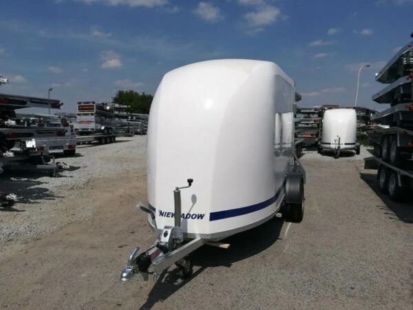 BBBB_65740718-a70b-47f8-8ed2-7c45140c3a0d.jpg Furgoneta de poliéster Niewiadów con puerta lateral y rampa de carga