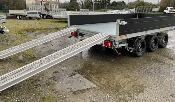 Rimorchio ribaltabile trilaterale Saris K3 406 x 204, 3500 kg, triplo asse, con freni, balestre