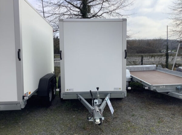 Rimorchio furgone SARIS DV135 PTAC da 1350 kg: spazioso e robusto