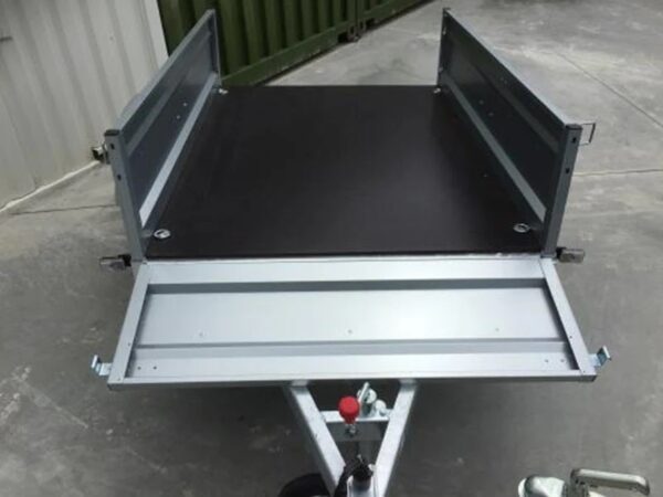 GG_3a996ca0-79ff-4231-8139-7092ab670bd8.jpg Rimorchio Lider Modello 39220 SARAGOS 500/750 kg