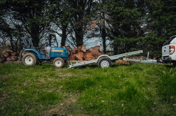 Piattaforma basculante: 3,00 m x 1,70 m / 750 kg LIDER