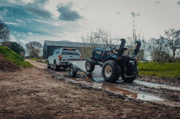 Piattaforma basculante: 3,00 m x 1,70 m / 750 kg LIDER