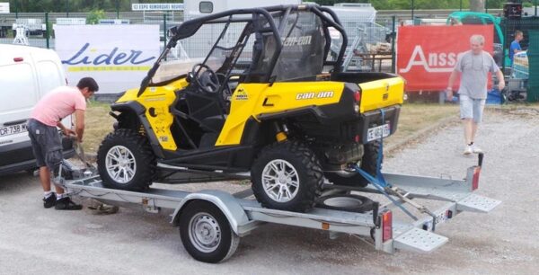 Trasportatore di auto monoasse da 1300 kg