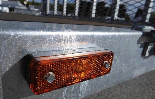 Rimorchio a piattaforma LIDER con ruote sottostanti – GVWR: 3500 kg – 2 assi con freni – 506 x 215 cm